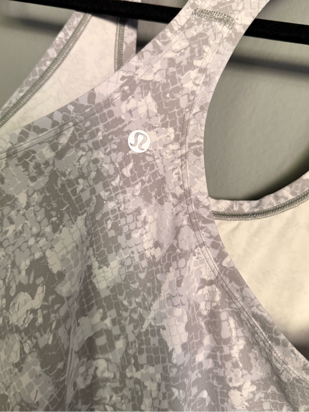 lululemon athletica White & Light Gray Patterned Racerback Tank size 14🩶🤍🩶